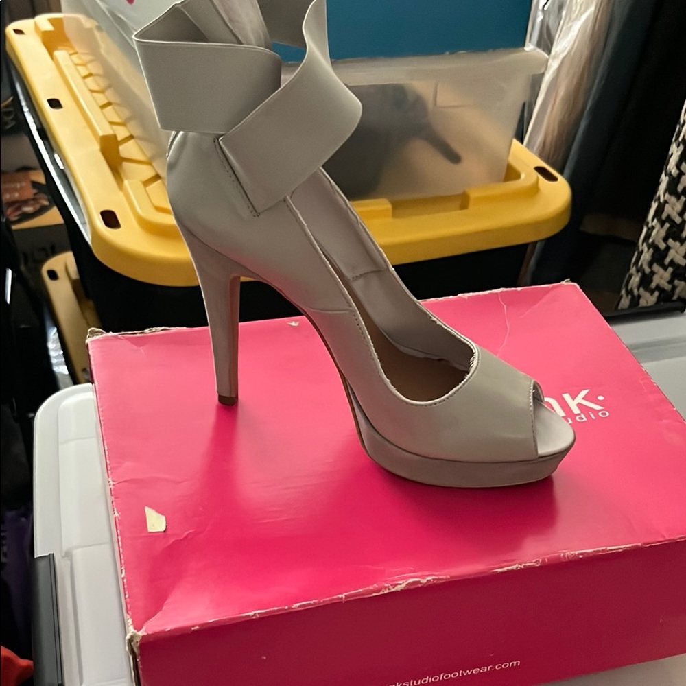 Elegant Gray Platform Heels with Stiletto